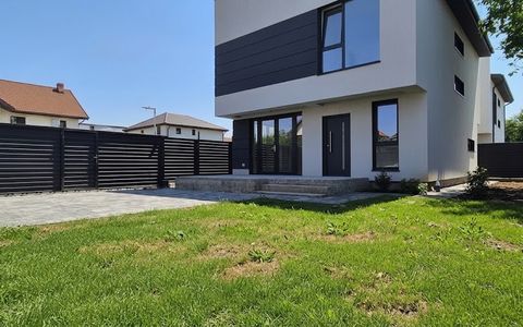 Casă cu 4 camere de vânzare în Otopeni