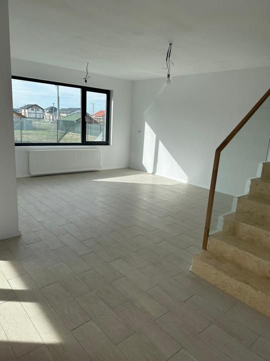 Casă cu 5 camere de vânzare în Dascalu – fotografia 21 din 33