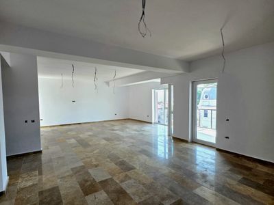Casă cu 12 camere de vânzare în Faleza Nord, Constanța – fotografia 3 din 22