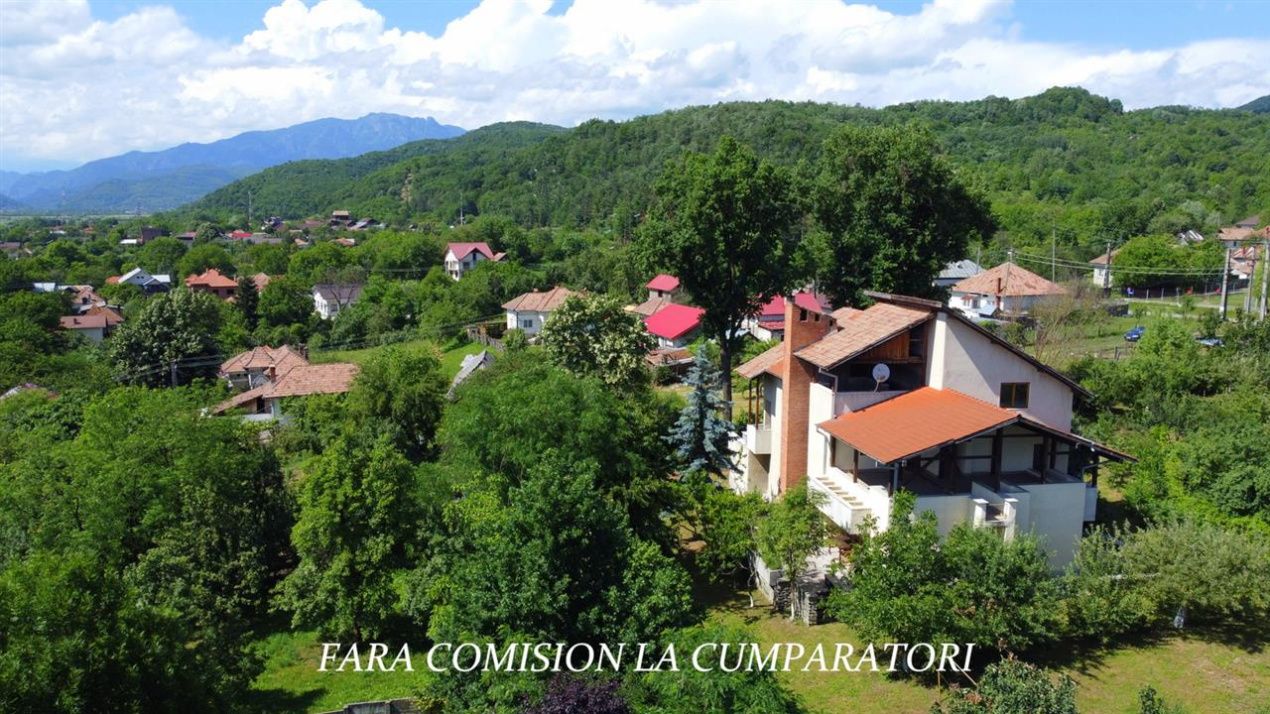 Casă cu 7 camere de vânzare în Daesti – fotografia 4 din 44