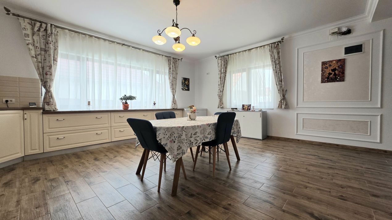 Casă cu 5 camere de vânzare în Năvodari – fotografia 24 din 29