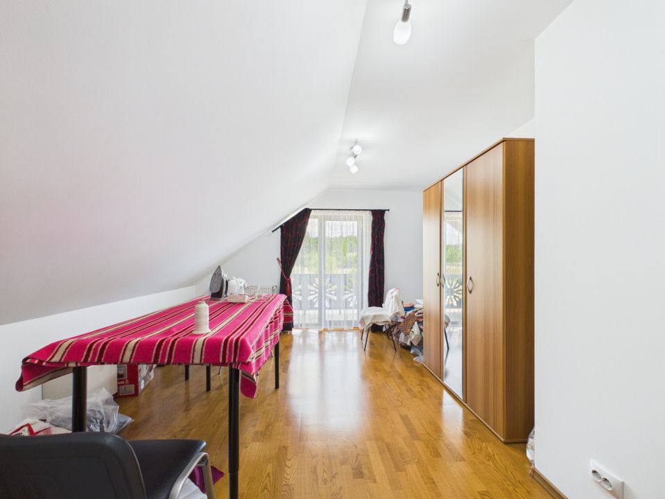 Hotel / pensiune cu 10 camere de vânzare în Tohanu Nou – fotografia 37 din 46