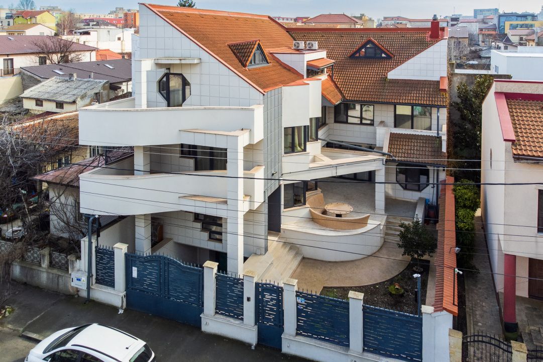 Casă cu 11 camere de vânzare în Faleza Nord, Constanța – fotografia 30 din 31