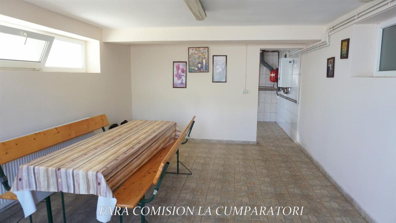 Casă cu 6 camere de vânzare în Berislavesti – fotografia 25 din 41