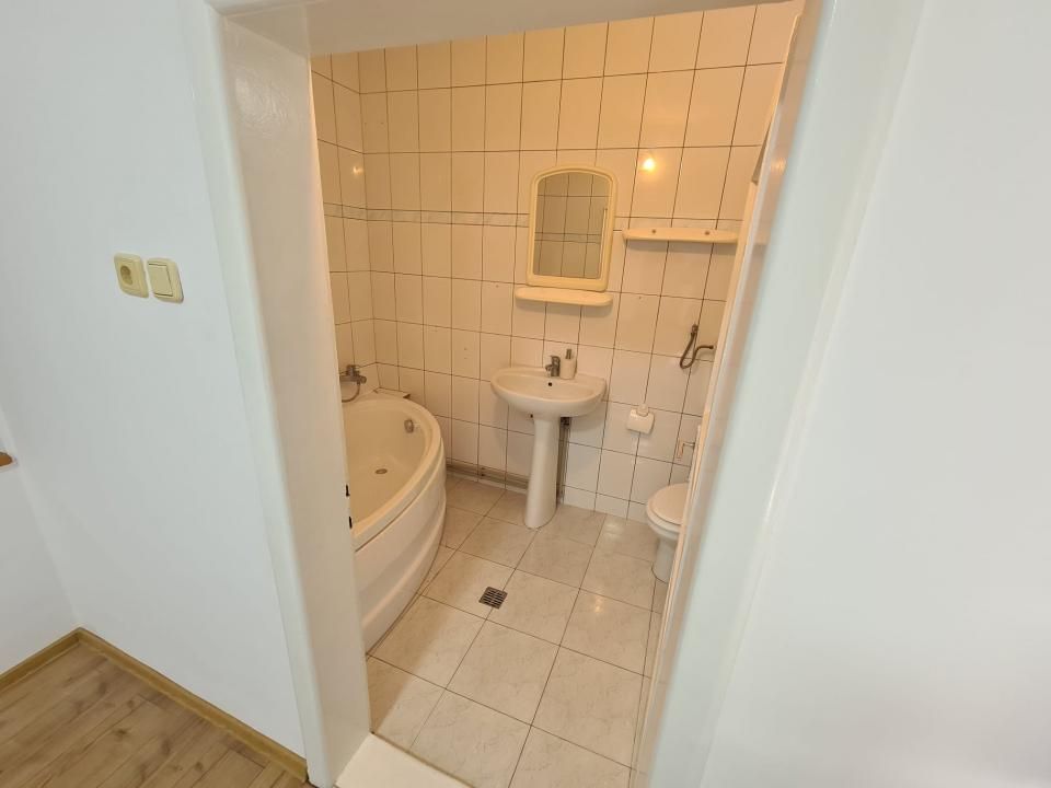 Casă cu 7 camere de vânzare în Sud, Câmpina – fotografia 15 din 24