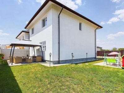 Casă cu 4 camere de vânzare în Domnești – fotografia 2 din 17