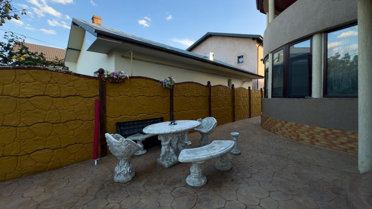 Casă cu 9 camere de vânzare în Afumați – fotografia 14 din 17