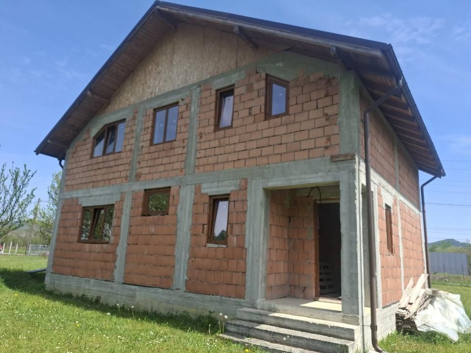 Casă cu 5 camere de vânzare în Central, Pucioasa-Sat – fotografia 16 din 19