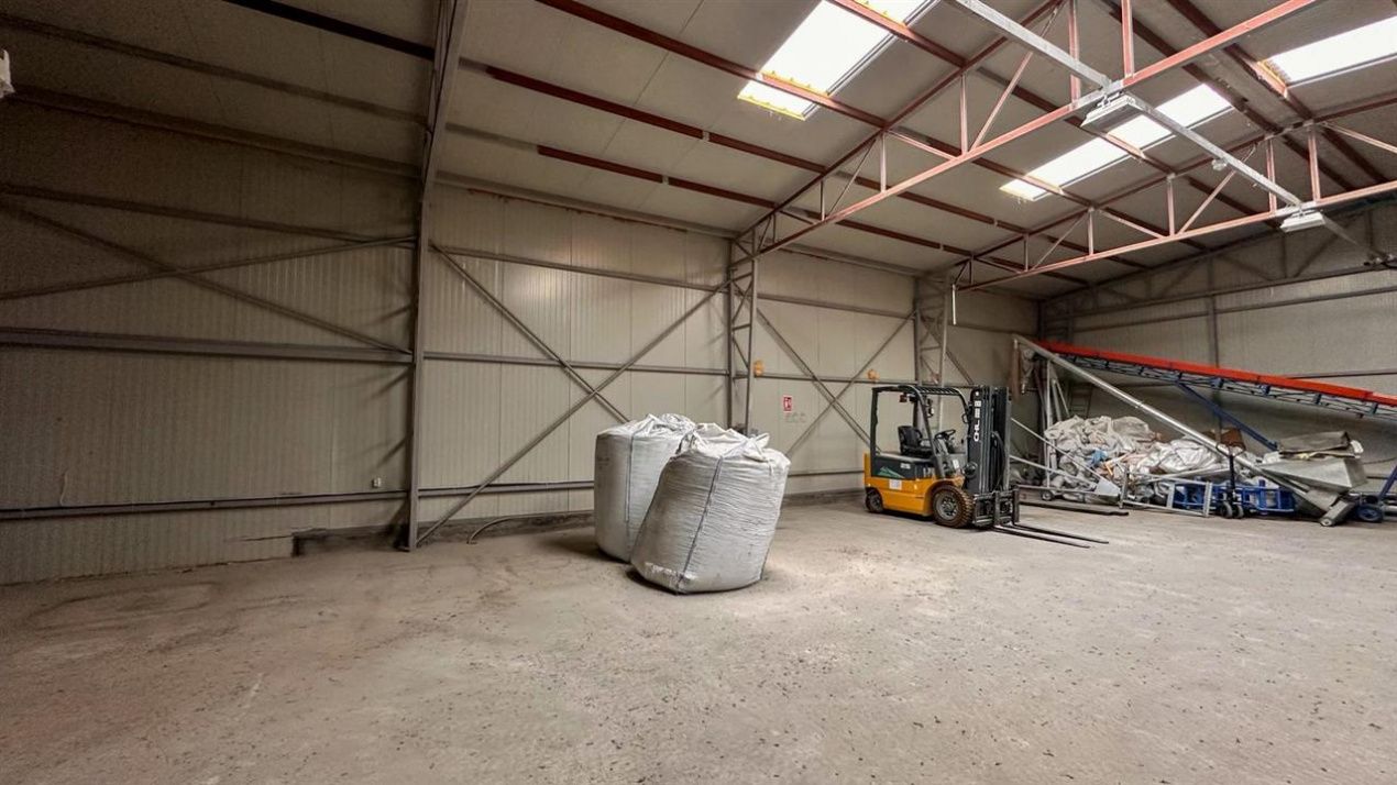 Spațiu industrial cu 3 camere de vânzare în Petresti – fotografia 8 din 13