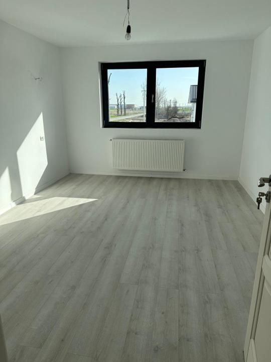Casă cu 5 camere de vânzare în Dascalu – fotografia 11 din 33