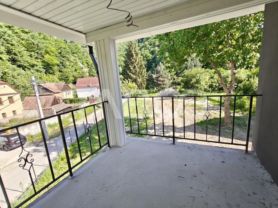 Casă cu 8 camere de vânzare în Cisnadioara – fotografia 8 din 29