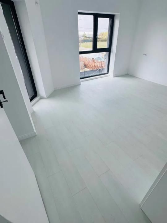 Casă cu 4 camere de vânzare în Central, Tunari – fotografia 9 din 12