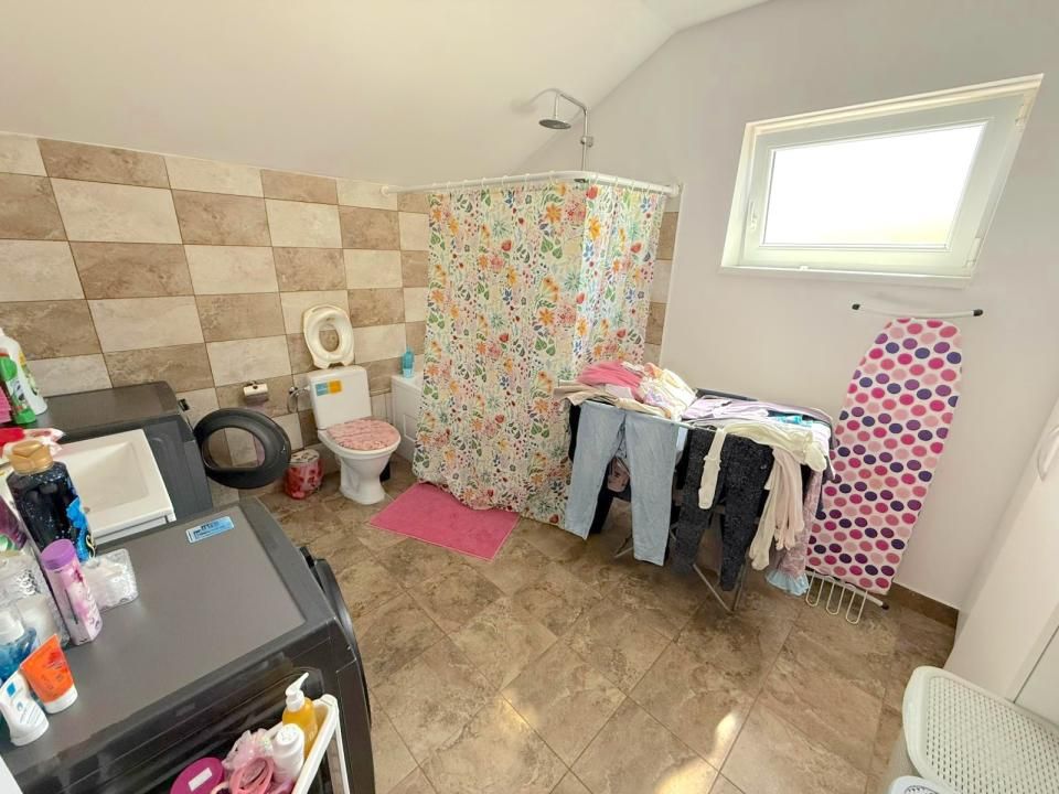 Casă cu 4 camere de vânzare în Central, Berceni – fotografia 15 din 44