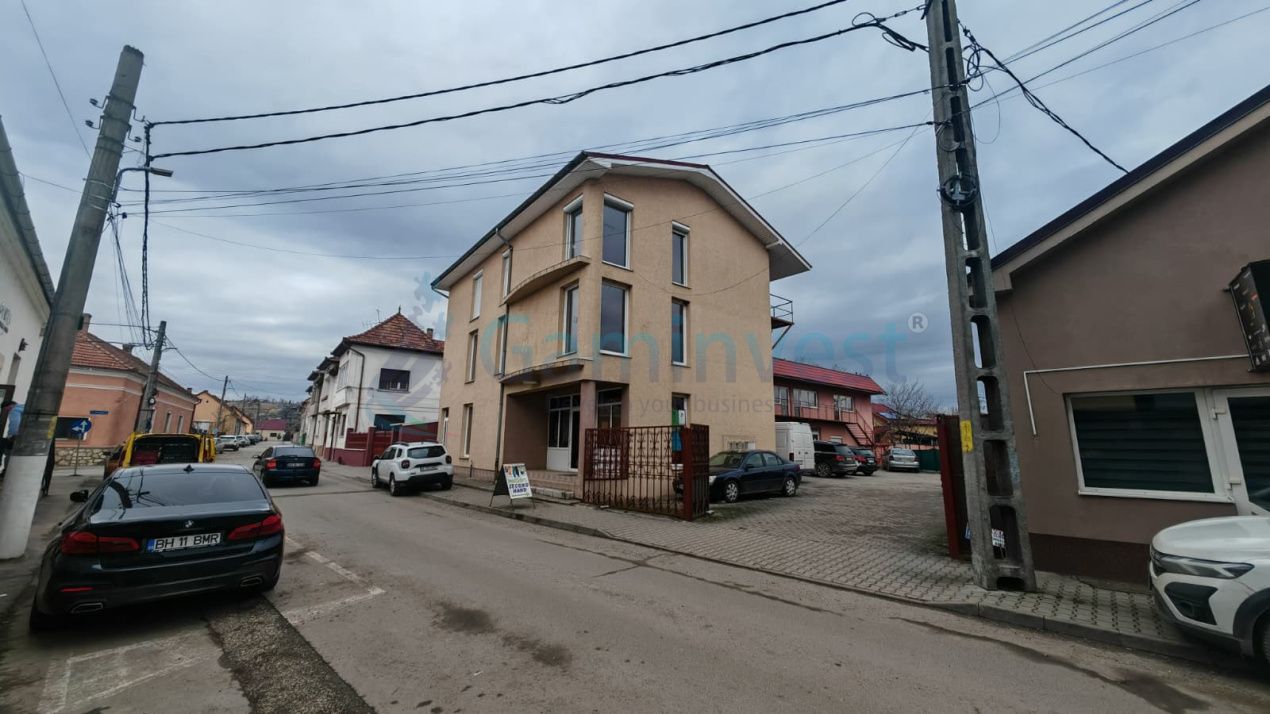 Spațiu comercial cu 8 camere de vânzare în Aleșd – fotografia 1 din 5