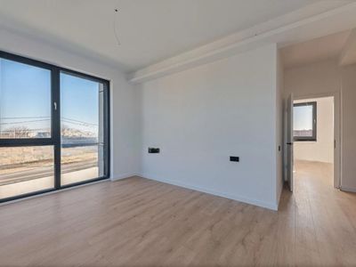 Casă cu 4 camere de vânzare în Central, Tunari – fotografia 4 din 9