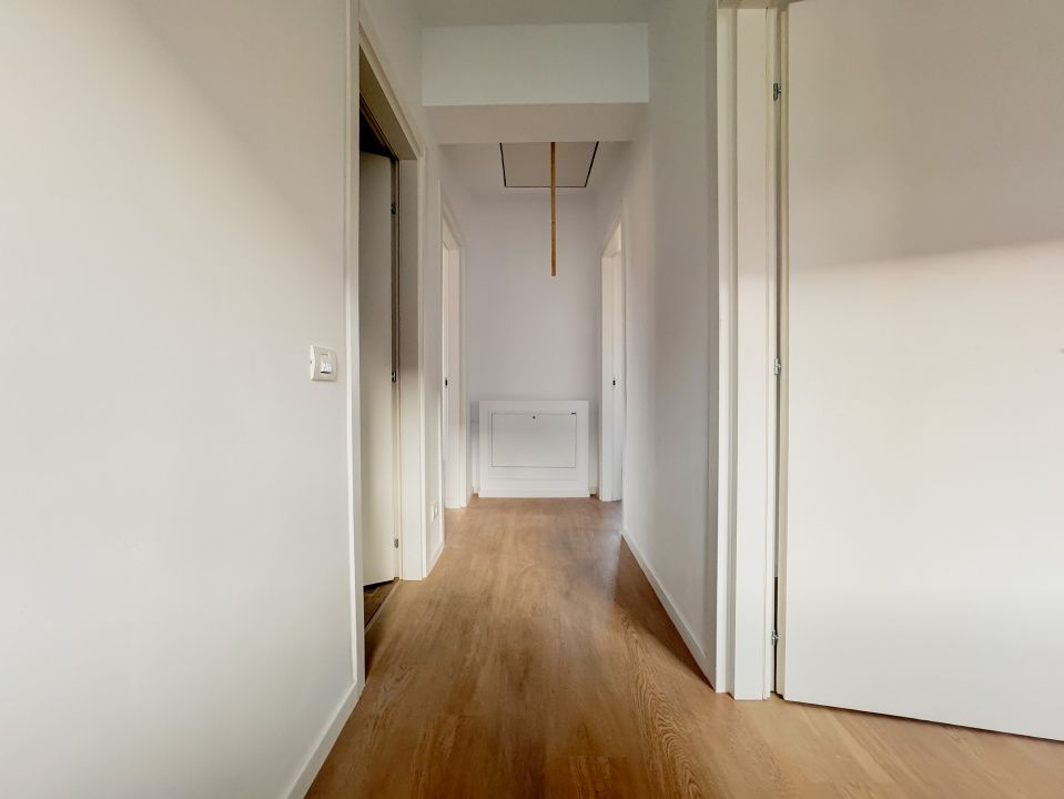 Casă cu 4 camere de vânzare în Nord-Vest, Sabareni – fotografia 15 din 22