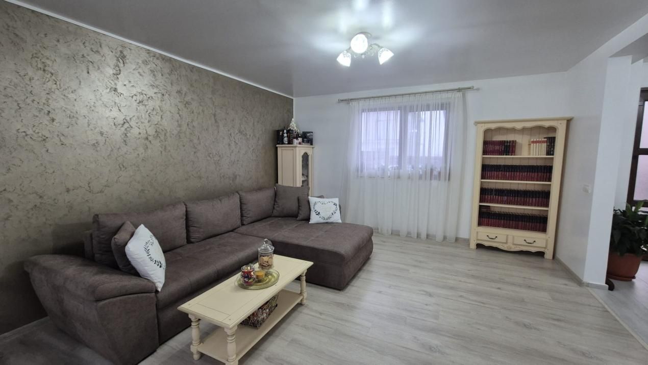 Casă cu 3 camere de vânzare în Central, Geamana – fotografia 1 din 17