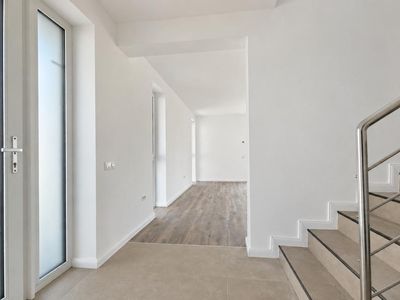 Casă cu 4 camere de vânzare în Tractorul, Brașov – fotografia 3 din 25