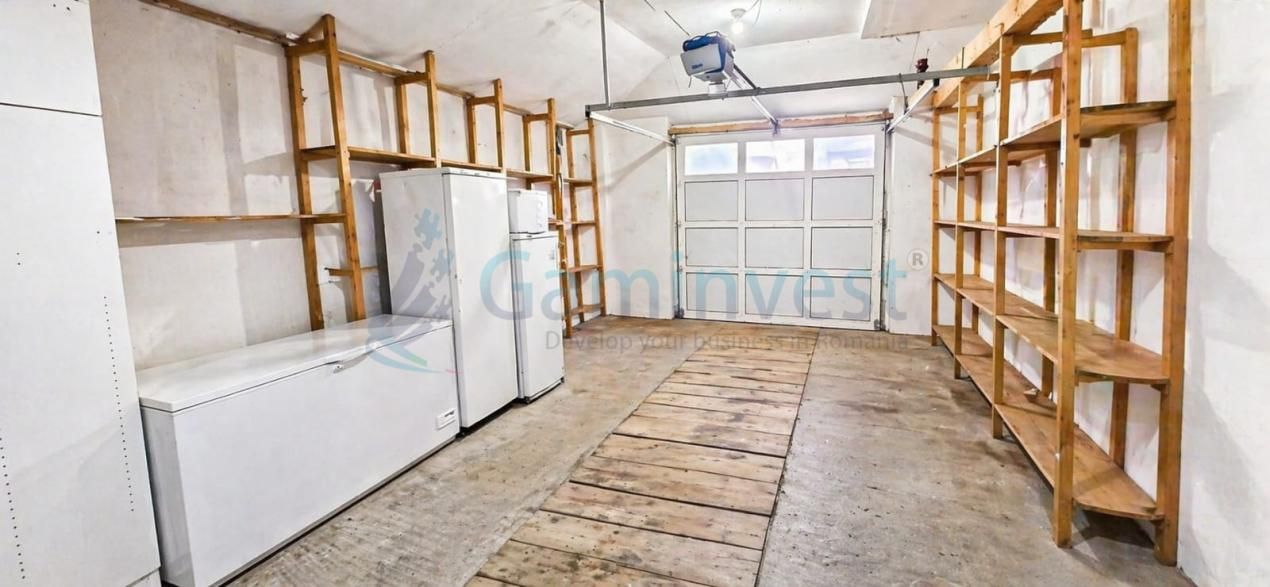 Proprietate cu 10 camere de vânzare în Central, Remetea – fotografia 23 din 24