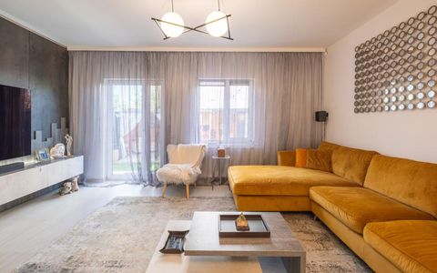 Casă cu 3 camere de vânzare în Nord, Mamaia-Sat
