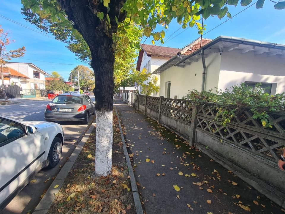 Casă cu 7 camere de vânzare în Sud, Câmpina – fotografia 3 din 24