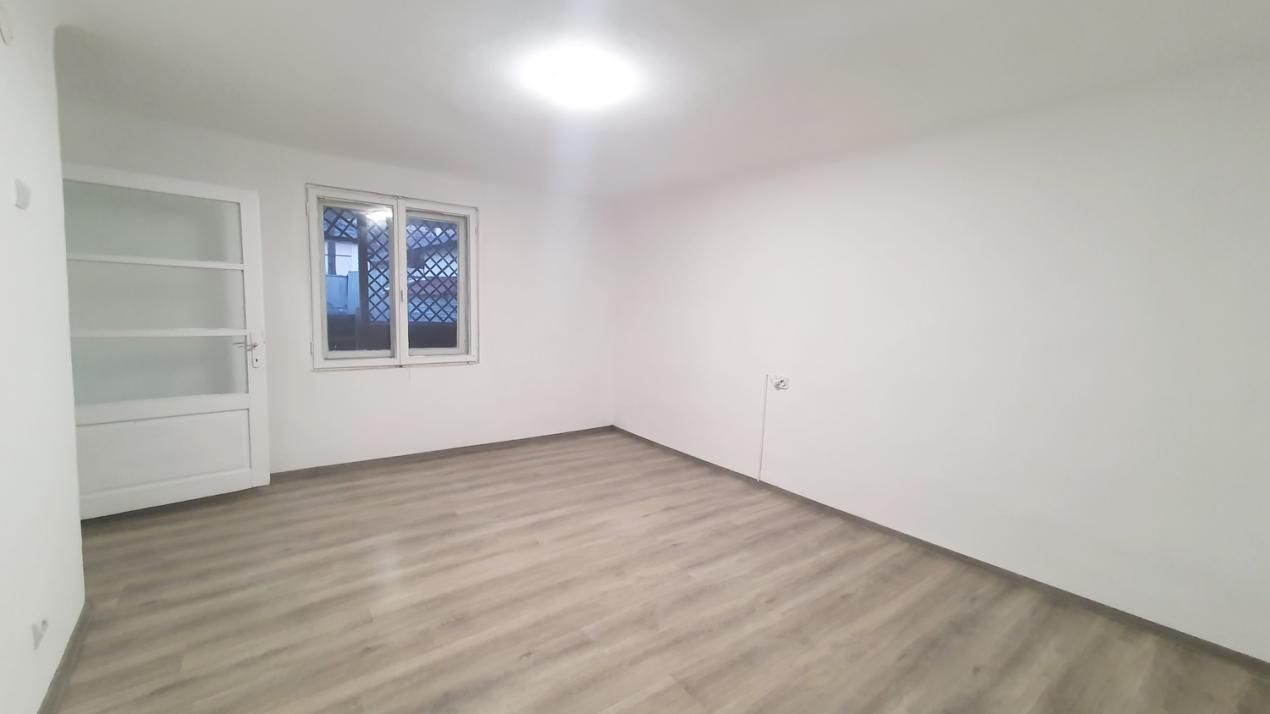 Casă cu 4 camere de vânzare în Ferentari, București – fotografia 3 din 12