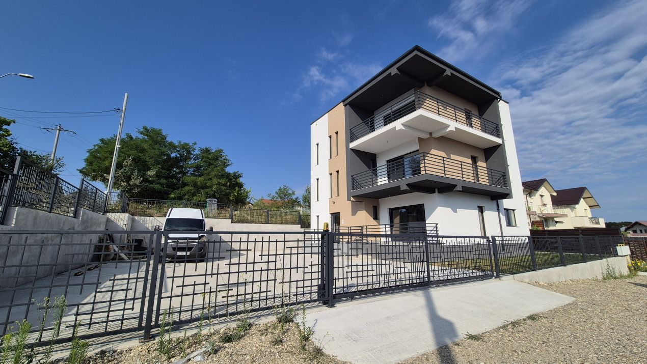 Casă cu 9 camere de vânzare în Gavana, Pitești – fotografia 1 din 4