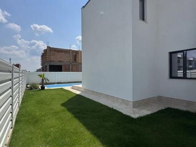 Casă cu 4 camere de vânzare în Tunari – fotografia 4 din 15