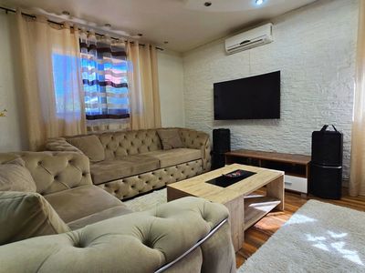 Casă cu 8 camere de vânzare în Central, Afumați – fotografia 3 din 91