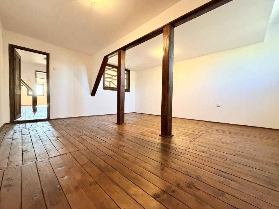 Casă cu 6 camere de vânzare în Nord-Est, Livadea – fotografia 25 din 39