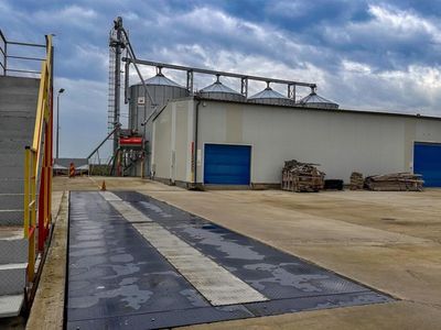 Spațiu industrial cu 3 camere de vânzare în Petresti – fotografia 2 din 13