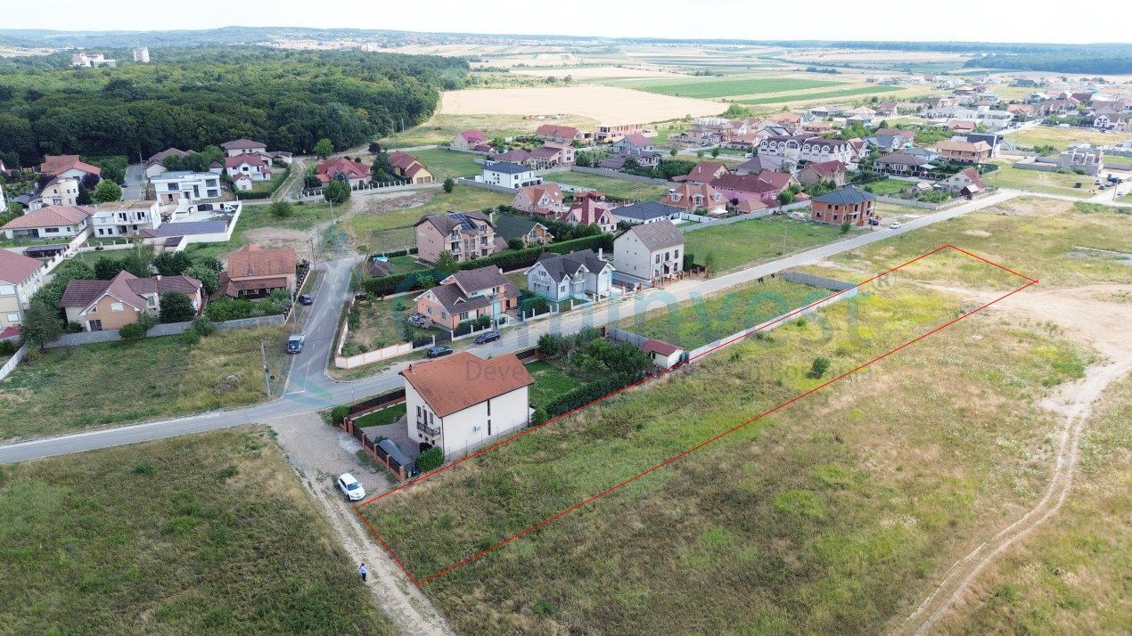 Teren de vânzare în Est, Sânmartin – fotografia 1 din 3