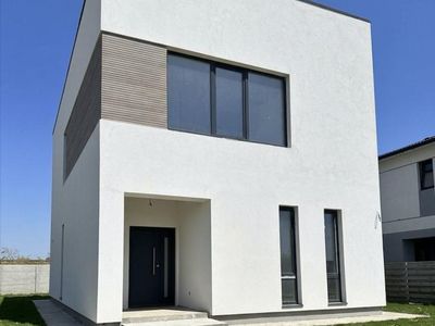 Casă cu 4 camere de vânzare în Central, Tunari – fotografia 2 din 14