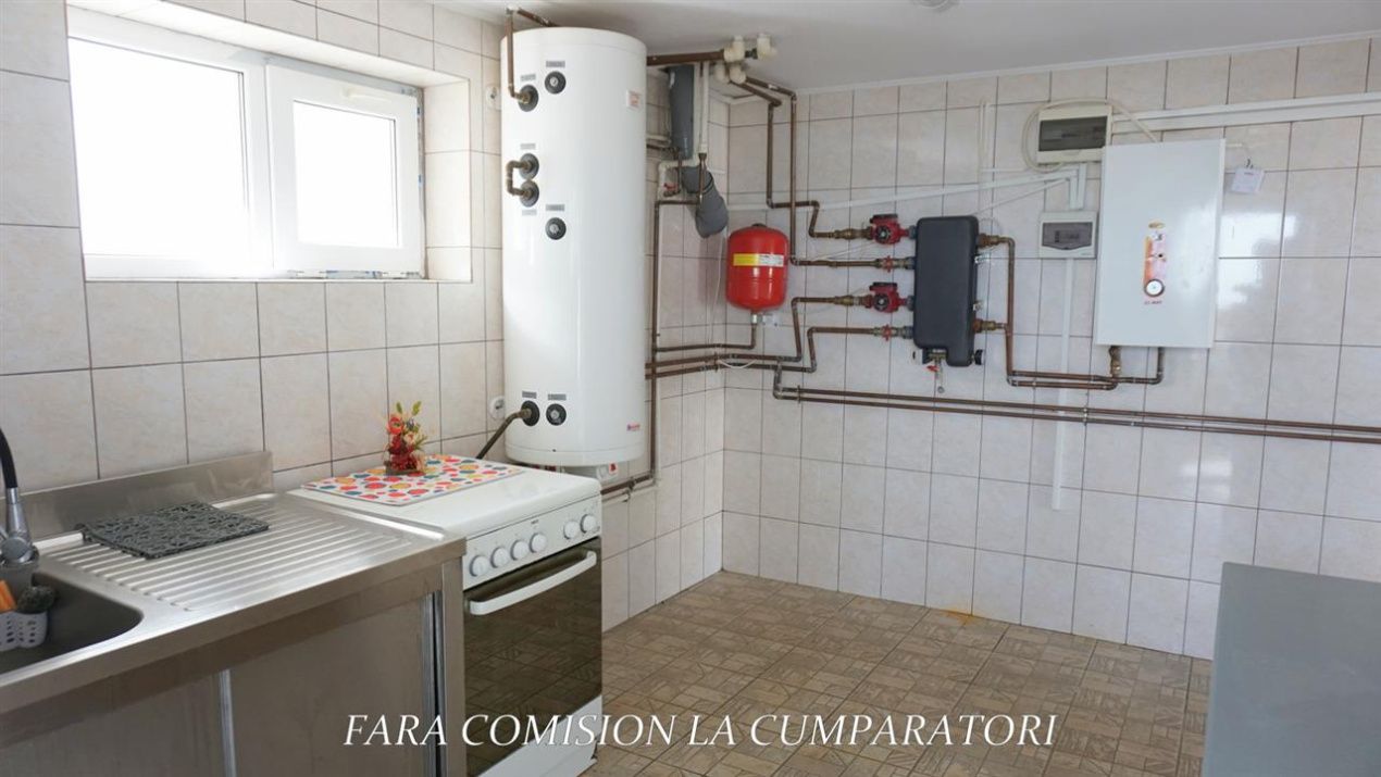 Casă cu 6 camere de vânzare în Berislavesti – fotografia 24 din 41