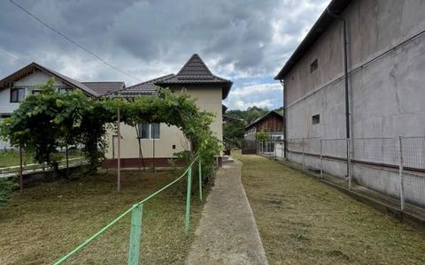 Casă cu 3 camere de vânzare în Periferie, Pucioasa