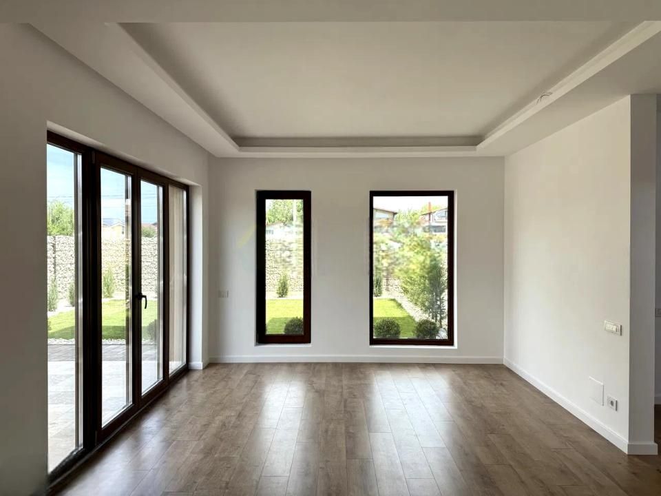 Casă cu 4 camere de vânzare în Central, Tunari – fotografia 3 din 20