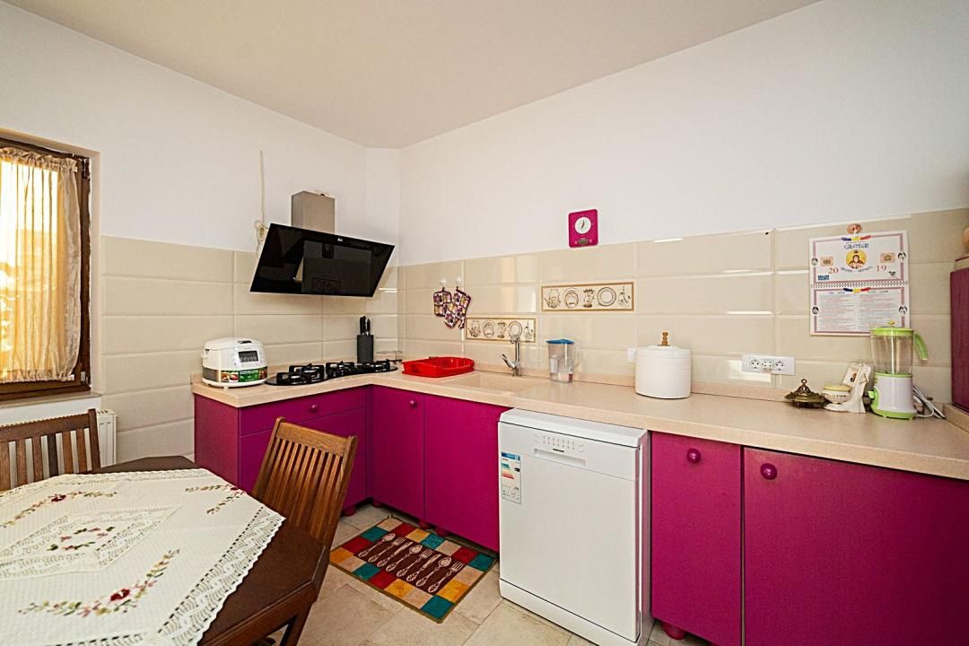 Casă cu 12 camere de vânzare în Central, Mamaia-Sat – fotografia 10 din 20