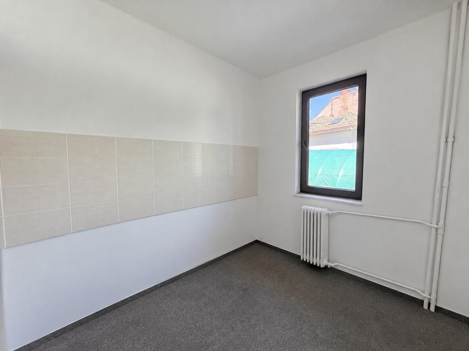 Casă cu 6 camere de vânzare în Vatra Luminoasa, București – fotografia 12 din 22