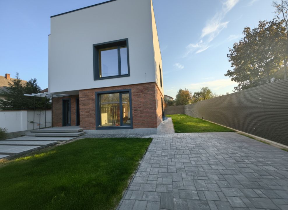 Casă cu 4 camere de vânzare în Central, Tunari – fotografia 4 din 16