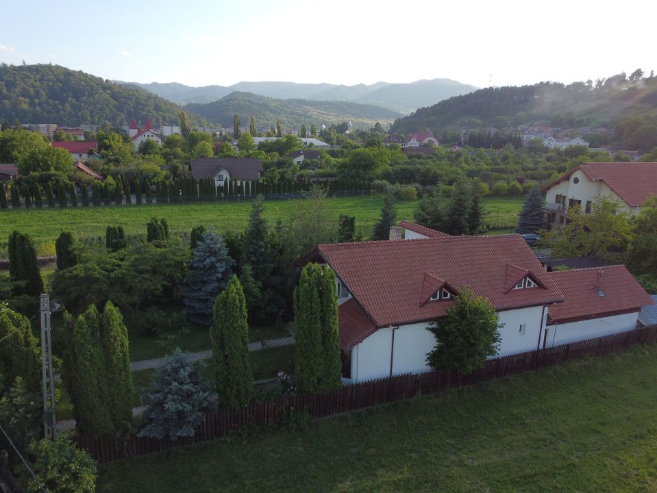 Casă cu 6 camere de vânzare în Comănești – fotografia 6 din 72