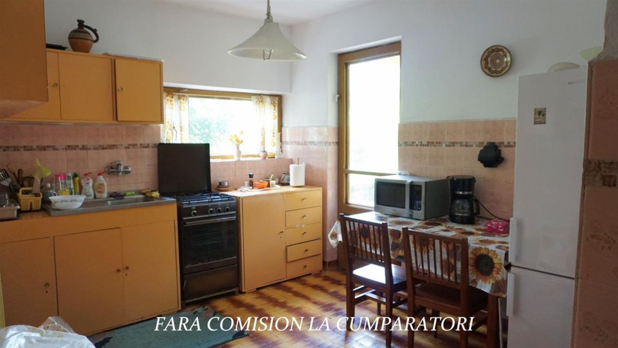 Casă cu 7 camere de vânzare în Daesti – fotografia 15 din 44