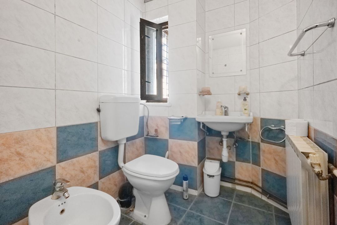 Casă cu 9 camere de vânzare în Dacia, București – fotografia 37 din 40
