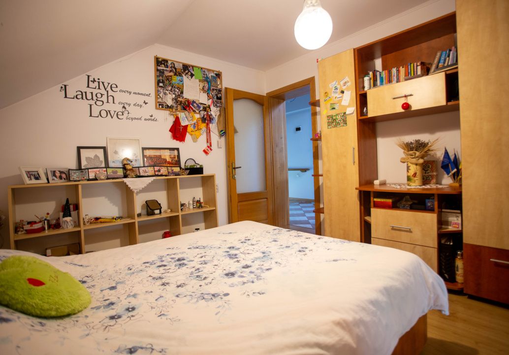 Casă cu 6 camere de vânzare în Comănești – fotografia 43 din 72