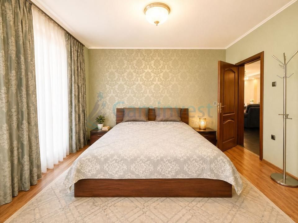 Casă cu 6 camere de vânzare în Central, Paleu – fotografia 1 din 11