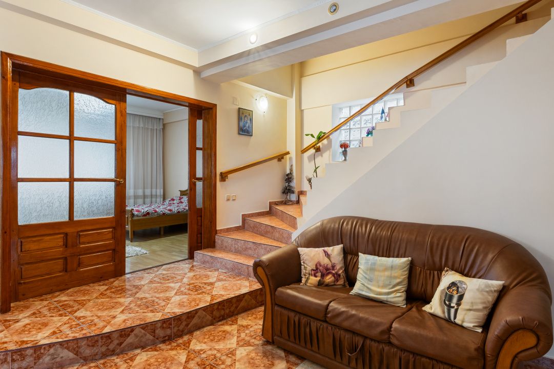 Casă cu 8 camere de vânzare în Faleza Nord, Constanța – fotografia 18 din 25