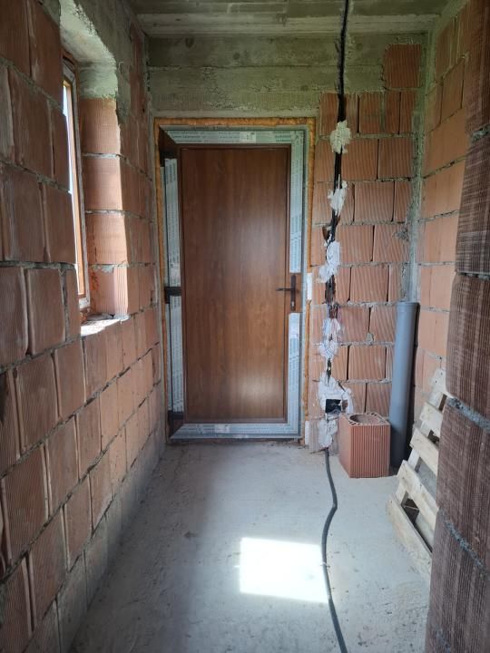 Casă cu 5 camere de vânzare în Central, Pucioasa-Sat – fotografia 4 din 19