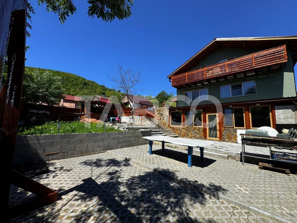 Casă cu 7 camere de vânzare în Rășinari – fotografia 13 din 32