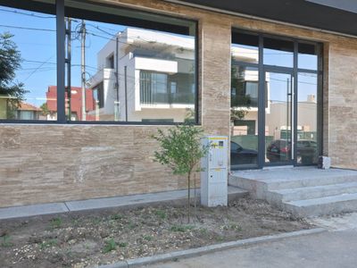 Spațiu comercial cu 4 camere de închiriat în Faleza Nord, Constanța – fotografia 2 din 43