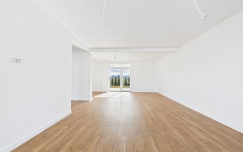 Casă cu 4 camere de vânzare în Est, Sânpetru