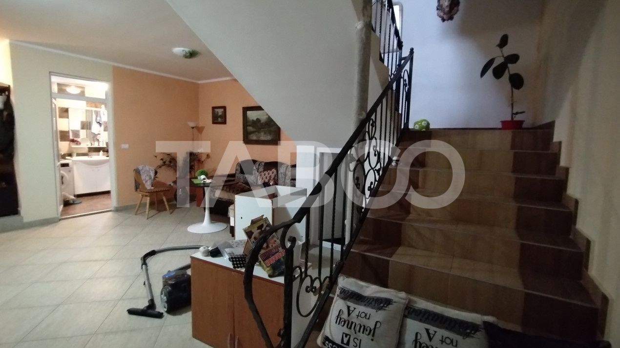 Casă cu 10 camere de vânzare în Rausor – fotografia 6 din 24